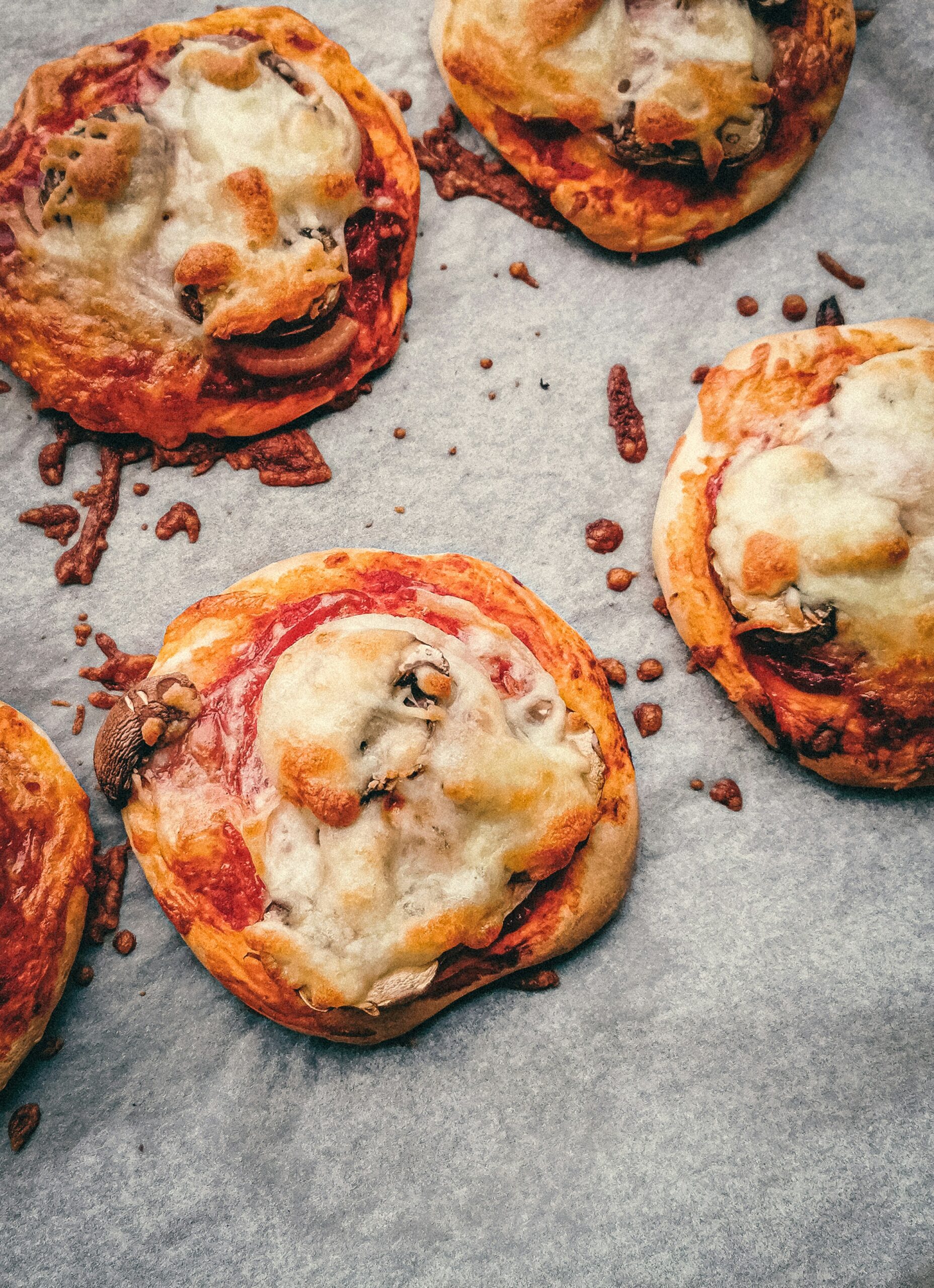 Easy Homemade Pizza Bagels (Stuffed with Pepperoni & Cheese) 